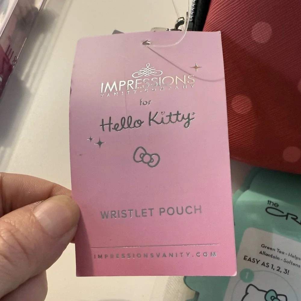 The Creme Shop Hello Kitty 4 Piece Beauty Set‎ Brush Kit Lip Balm Sheet Mask NIB